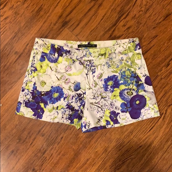 Zara Vibrant Floral Shorts size M - like new - Picture 2 of 8